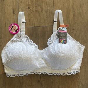 NWT Bali Women's Beautifully You Lace Wireless Bra Size 3X White Bralette
